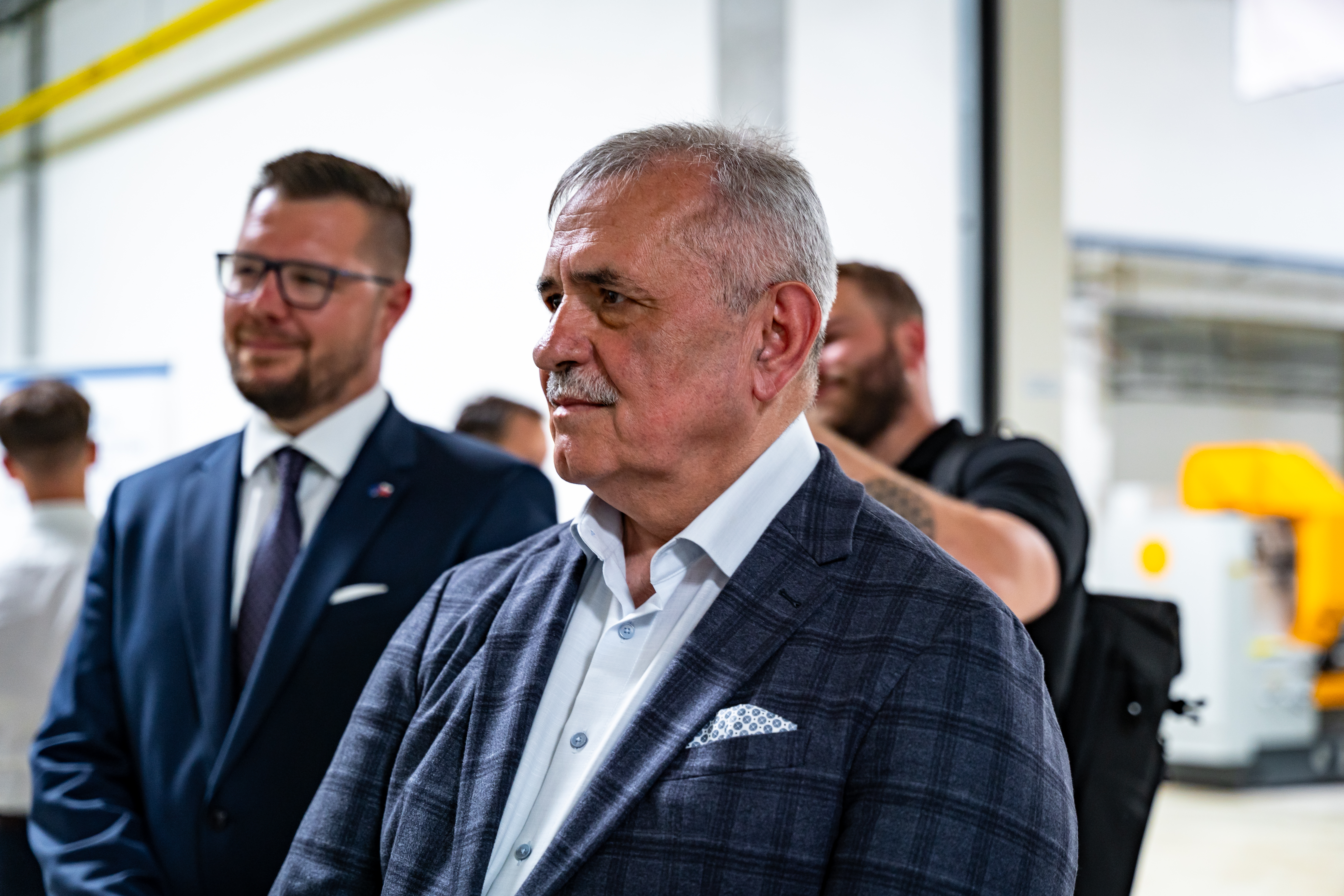 Tlacovy brifing - Modernizacia elektrickovych trati MET 2-48